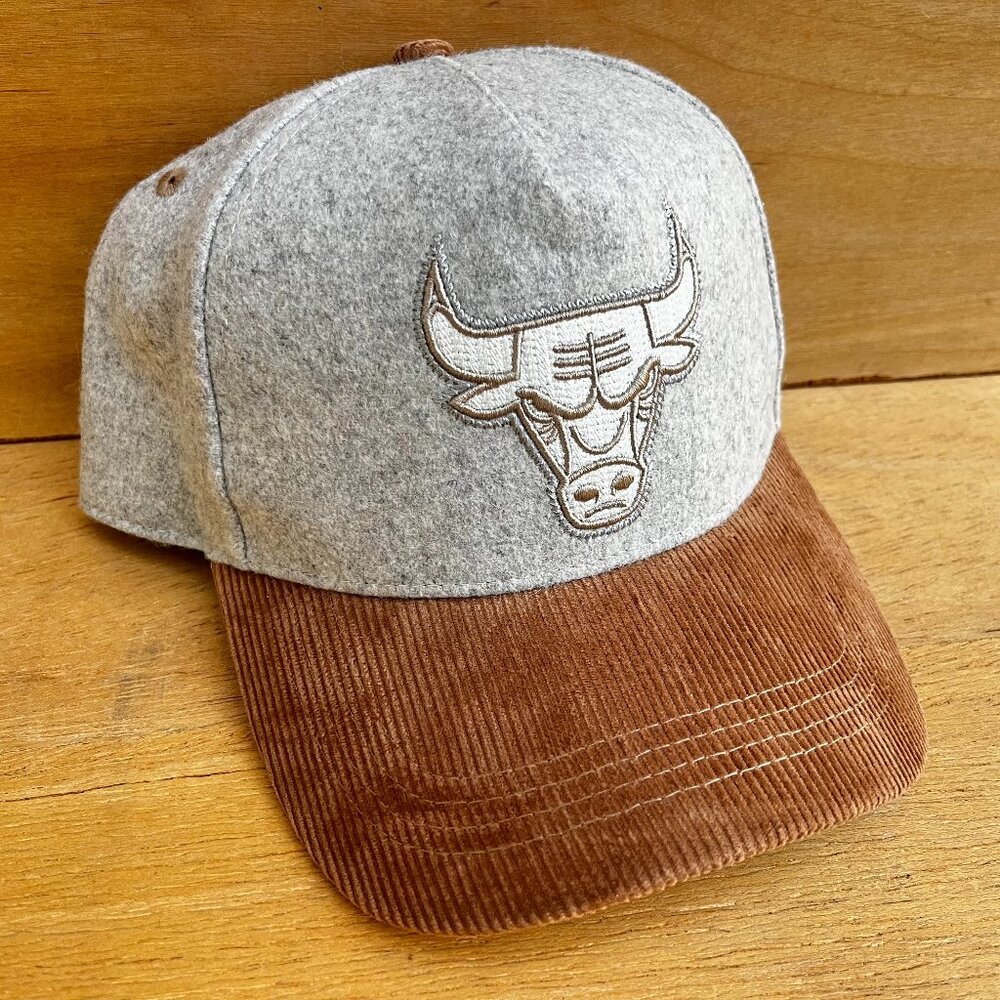 MITCHELL & NESS CHICAGO BULLS WOOL CORDUROY PRO PINCH SNAPBACK HAT NEW